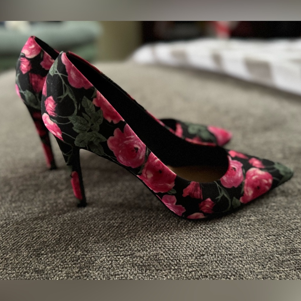 Christian Siriano Black and Pink Women's Heels